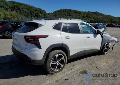 2025 Chevrolet Trax 1Rs z USA, uszkodzony, nr VIN KL77LGEP4SC338570